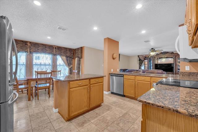 Building Photo - 6610 Beryl Dr