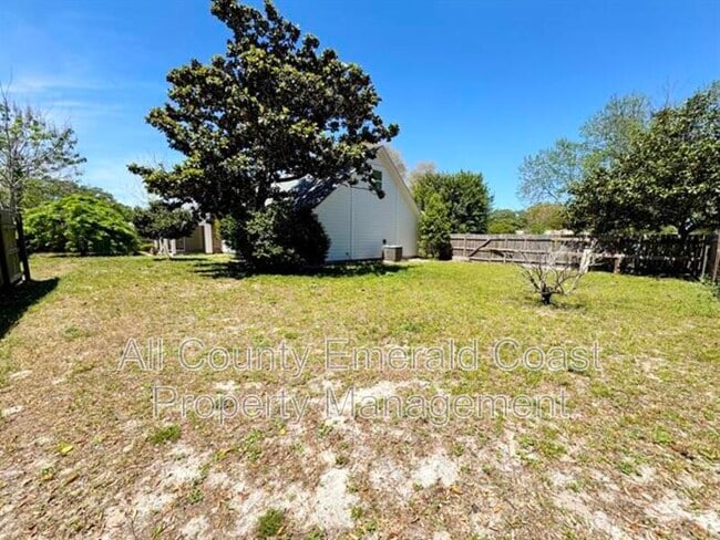 Building Photo - 710 Swan Ln