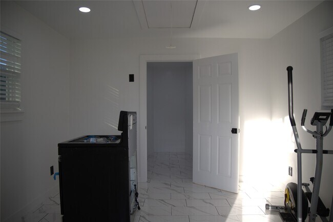 Building Photo - 10203 Huntington Way Dr