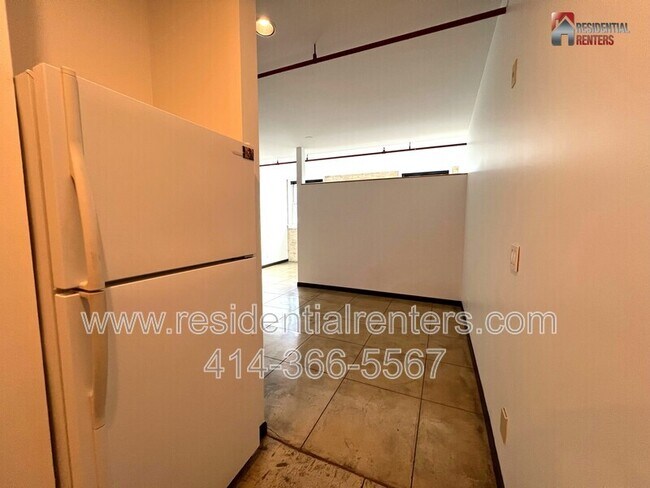 Building Photo - 904 E Pearson St