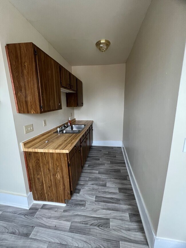 Interior Photo - 19 E State St. 10 Unit