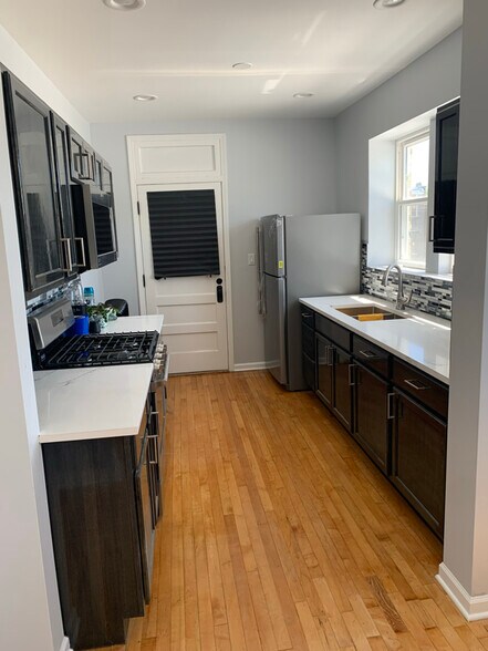 Building Photo - 8115 S Langley Ave