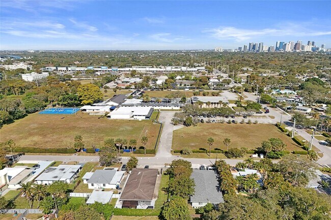 Building Photo - 920 SW 28th St