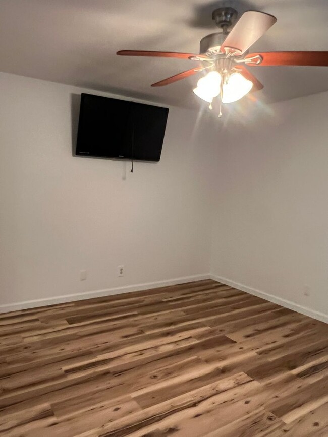 Building Photo - Three Bedroom Pioneer Home