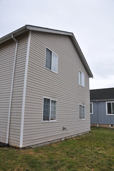 Outside - 3031 Pacific St