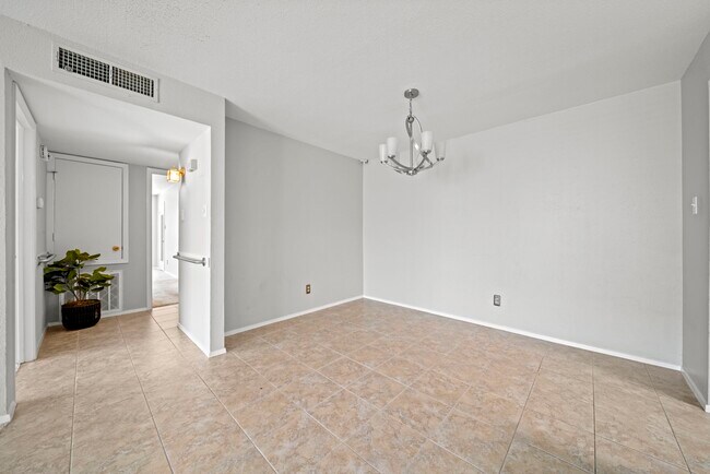 Building Photo - 14555 Wunderlich Dr