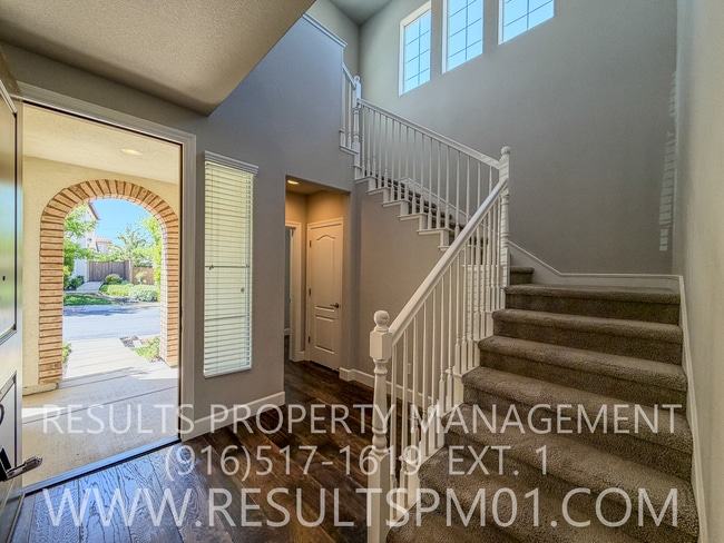 Building Photo - Beautiful Spacious El Dorado Hills Home in gated community