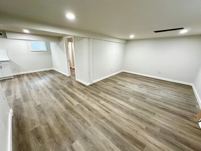 Building Photo - Fully remodeled 4-bedroom, 2-bathroom lumi...