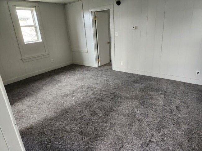 Building Photo - 1 W Hickory St