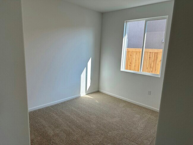 Building Photo - 679 Estancia St