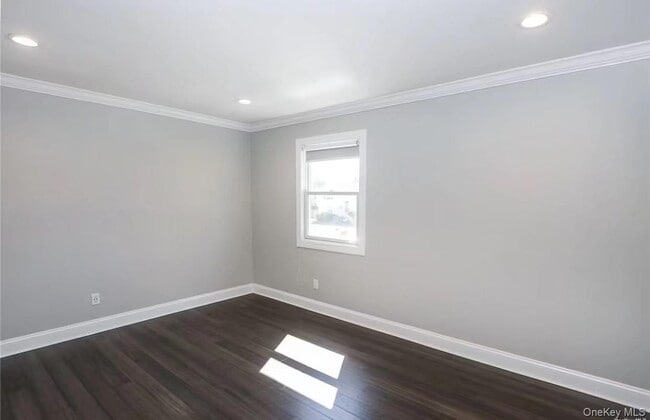 Building Photo - 335 Gillette St