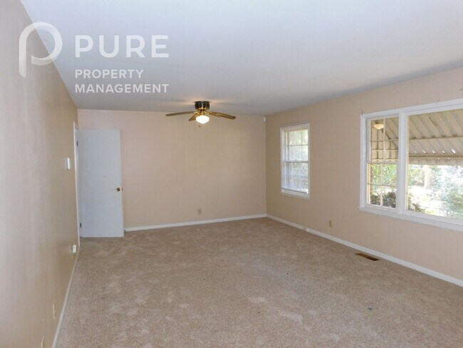 Building Photo - 117 22nd Ave NE