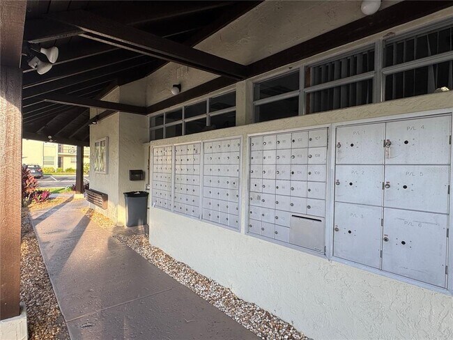 Building Photo - 1100 E Bay Dr