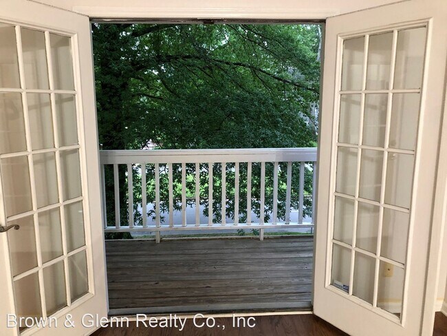 Building Photo - 301 Queens Rd