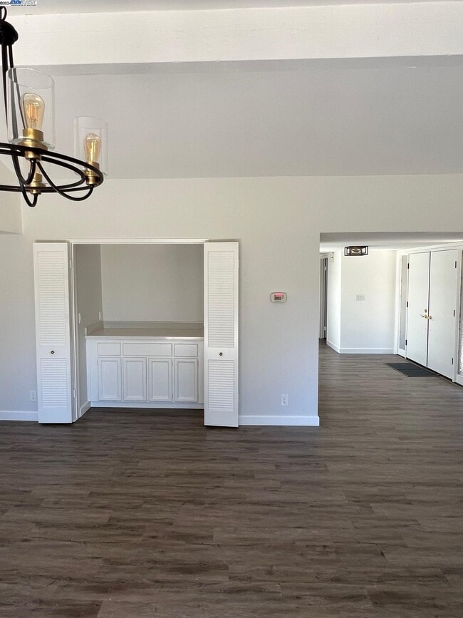 Building Photo - 535 Cambrian Way