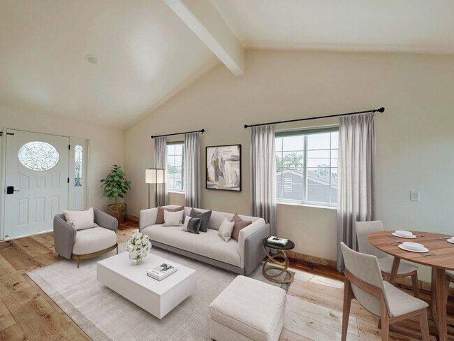 Primary Photo - Newly Renovated 3 Bed / 2 Bath - 1.5 Miles...