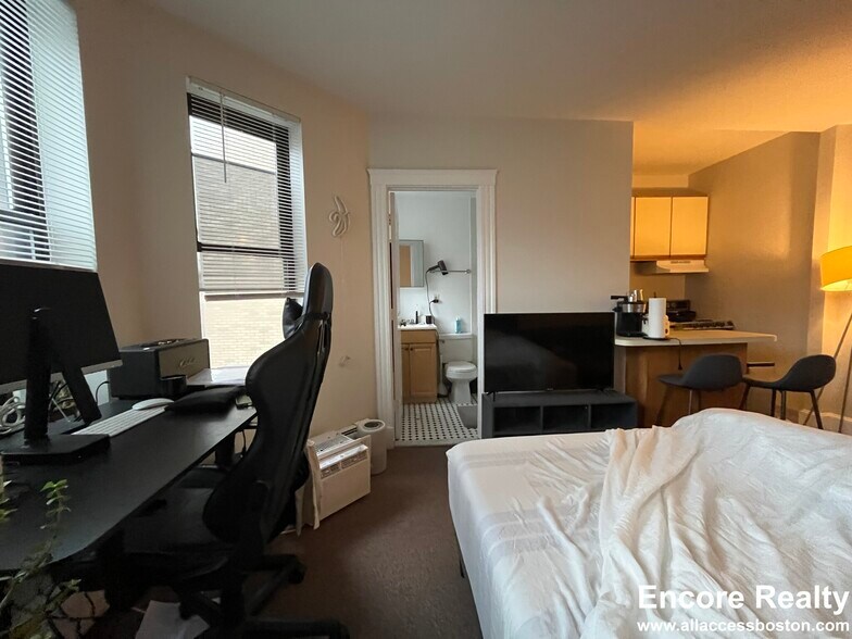 Building Photo - 8 Aberdeen St