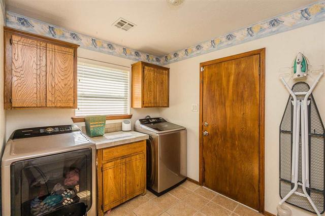 Building Photo - 7215 NW Willow Creek Dr