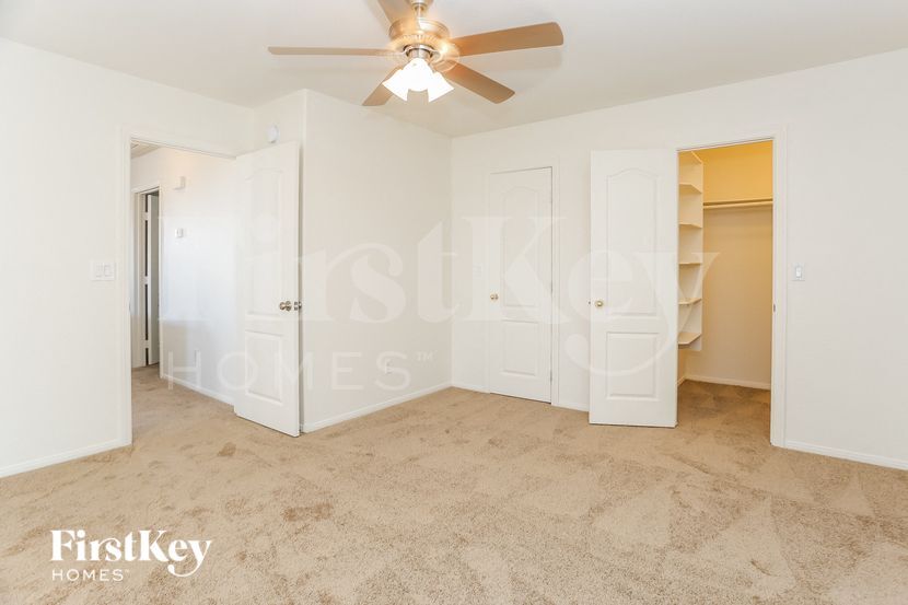 Building Photo - 4333 Matinee Ave