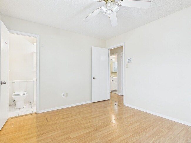 Building Photo - 4663 SE Brighton Dr