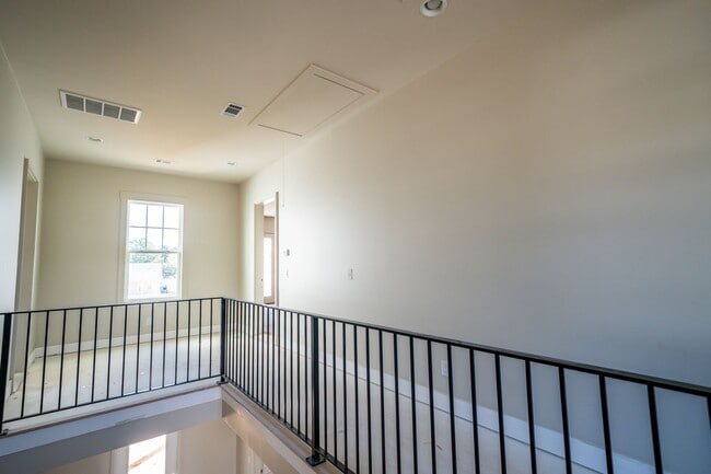 Building Photo - 3BR/3BA For Rent