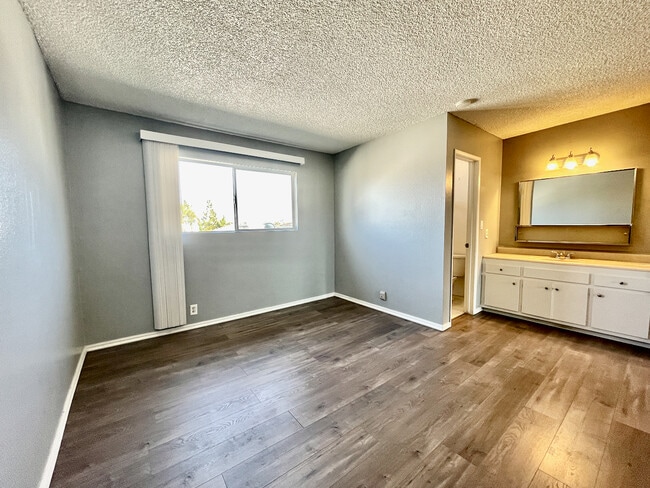 Building Photo - 2501 W Redondo Beach Blvd