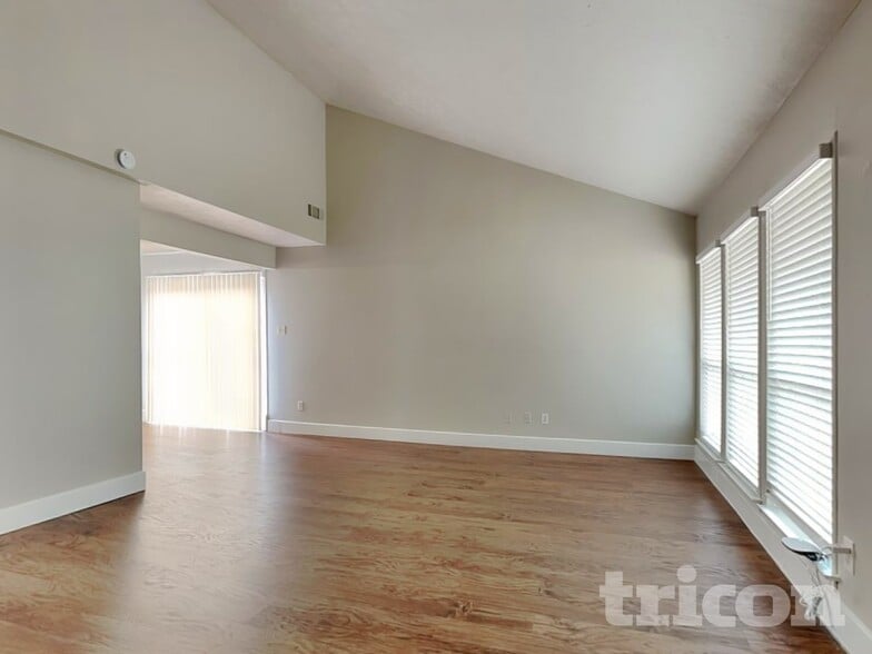 Building Photo - 3702 Deerbrook Dr