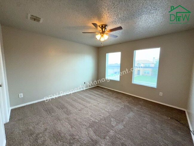 Building Photo - Spacious 4-Bedroom Home with Fireplace & Large Backyard in SW Fort Worth