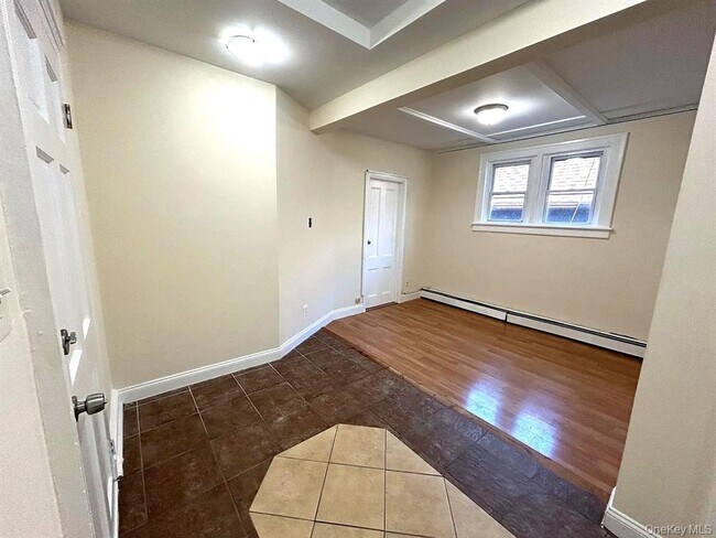 Building Photo - 9 Grand St