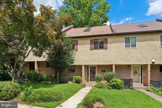 Building Photo - 156 Eaton Dr