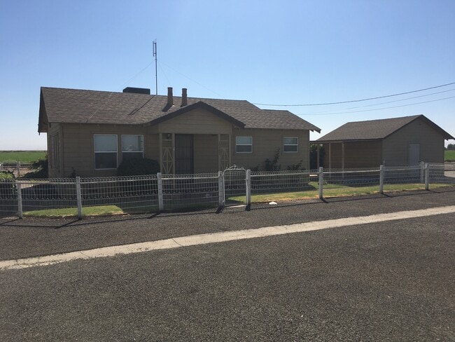 Building Photo - Beautiful 2 bed 1 bath house in the country!