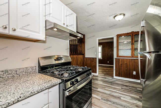 Building Photo - 123 N Kendall Dr