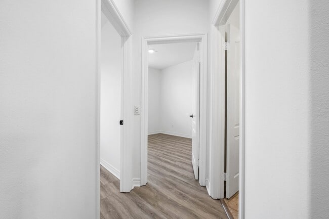 Building Photo - Prime Location! RARE Opportunity to LEASE 4/3.5 Spacious TownHome IN GARDEN GROVE!