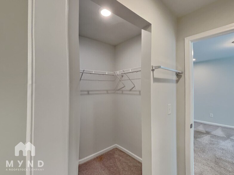 Building Photo - 1110 Wedgewood Dr NW