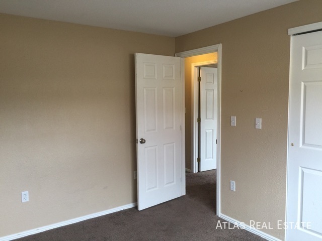 Building Photo - 2 Bedroom Apartment Near Downtown Castle R...