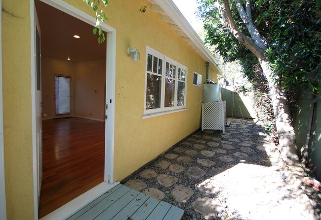 Building Photo - Prime Mid-City--Adorable Private Back Hous...