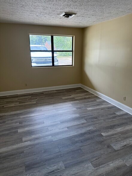 Building Photo - 2106 W Elm St