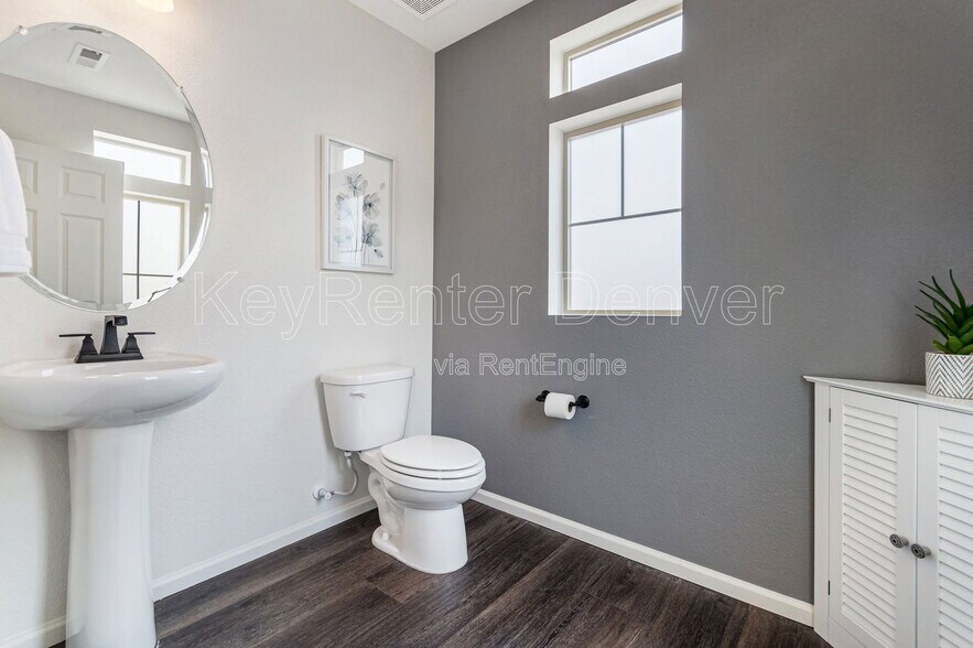 Building Photo - 10145 Zeno St