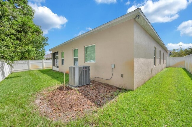 Building Photo - 5335 NW Wisk Fern Cir