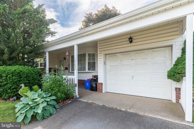 Primary Photo - 13032 Worthington Rd