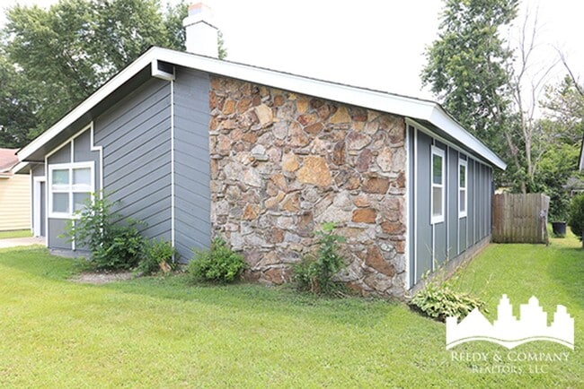 Building Photo - 6333 Raible Dr