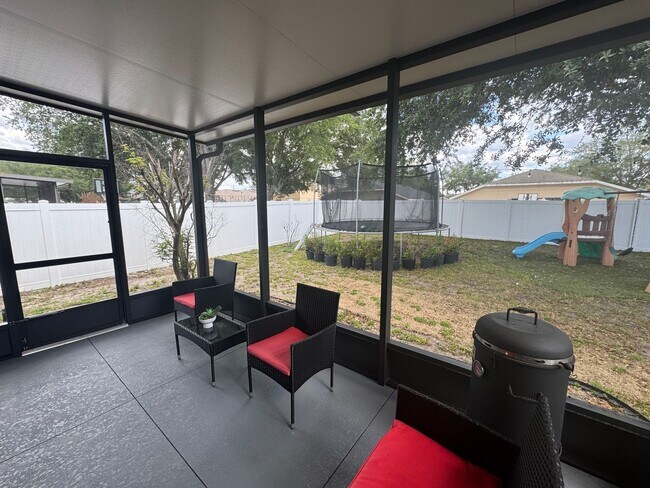 Building Photo - 4/2 in Gated Community near Tuskawilla Rd ~ Tile and Laminate Floors ~ Screened Patio ~  Communit...