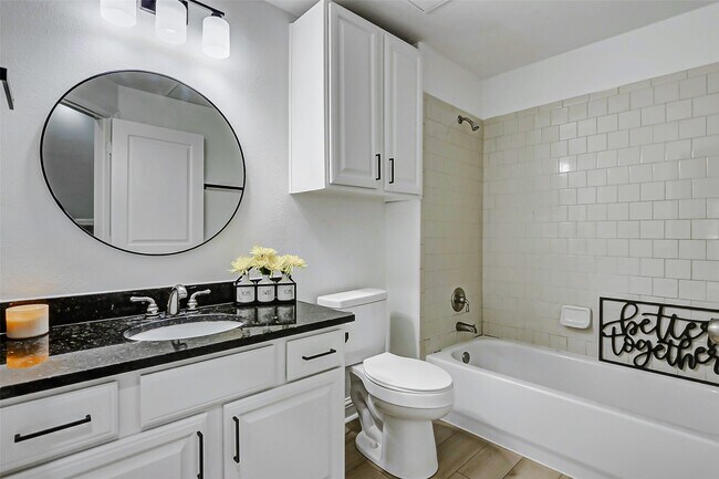 Building Photo - 5 Versante Ct