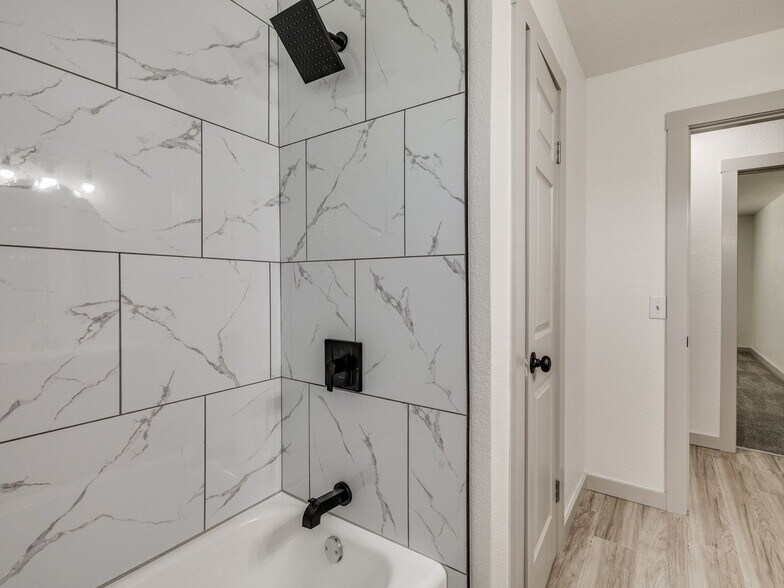 Building Photo - 1300 N McKinley Ave