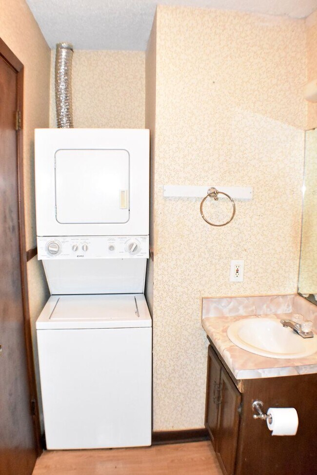 Building Photo - 214 Rials Dr