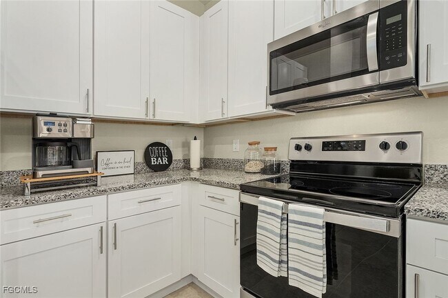 Building Photo - 908 NE 11th Terrace