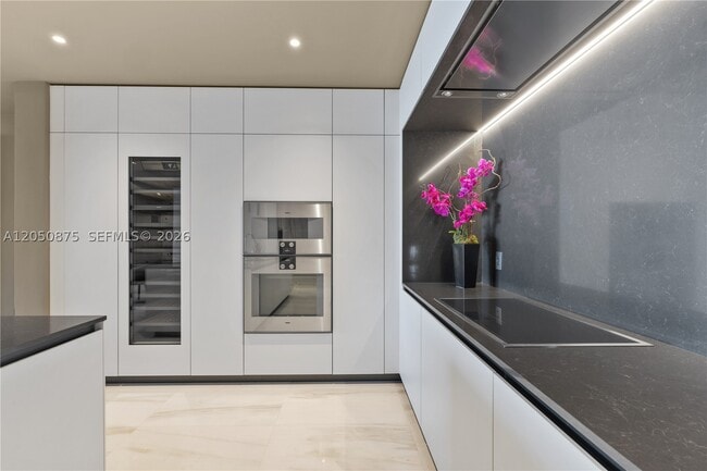 Building Photo - 300 Biscayne Blvd