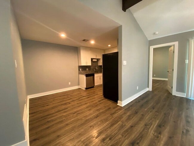 Building Photo - 3411 Lynridge Dr