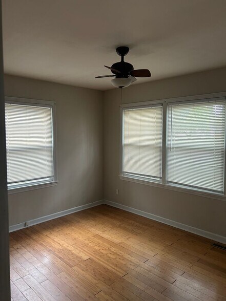 Building Photo - 2520 S twin Oaks St