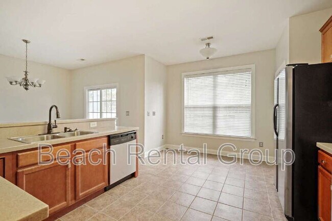 Building Photo - 3540 Brampton Dr